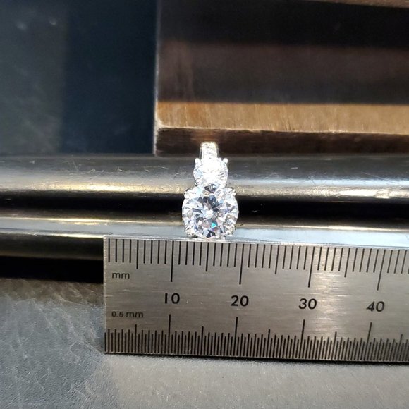 Size 8.25 925 Sterling Silver Beautiful Clear CZ Gemstone Ring - Picture 7 of 8